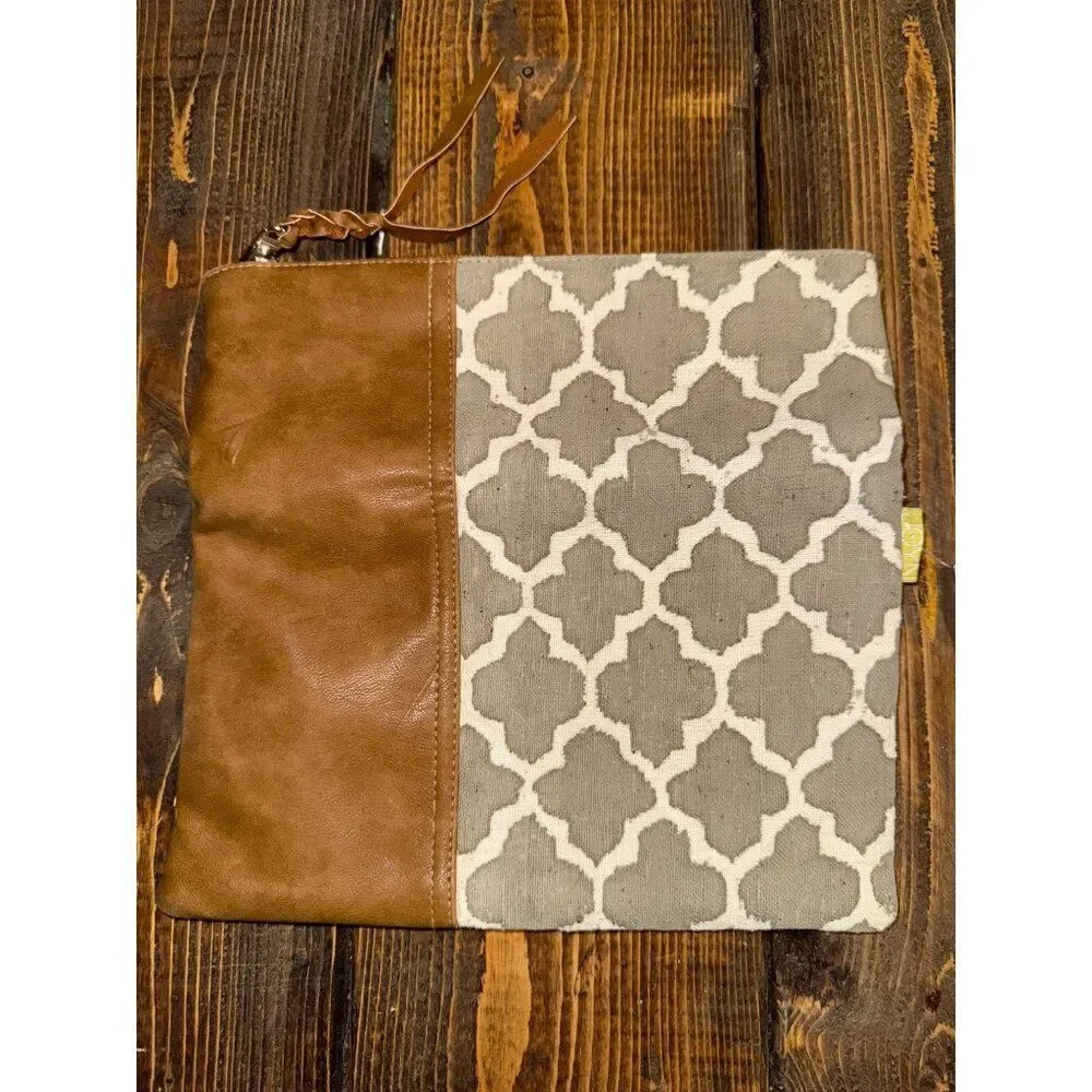 Joyn small clutch